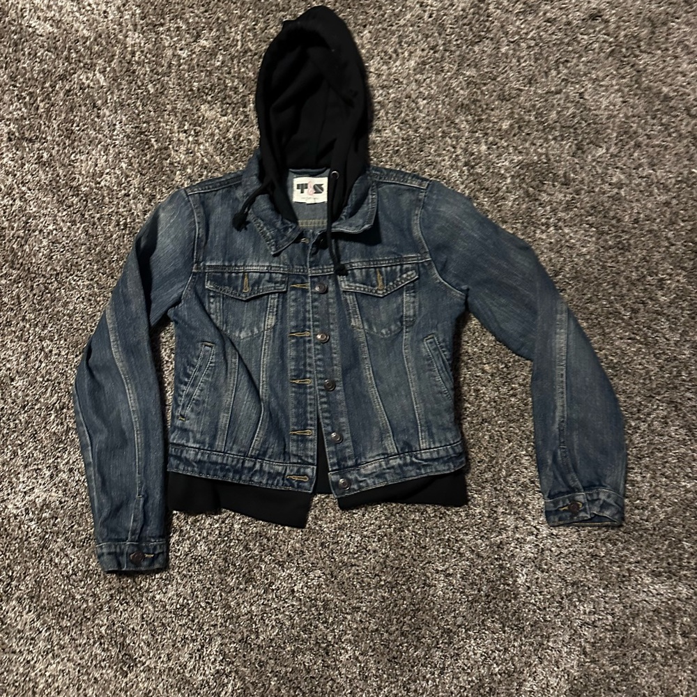 Blue and Black Jean Jackets Classic Denim Style